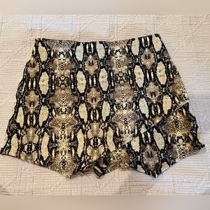 Womens SKORT size small
